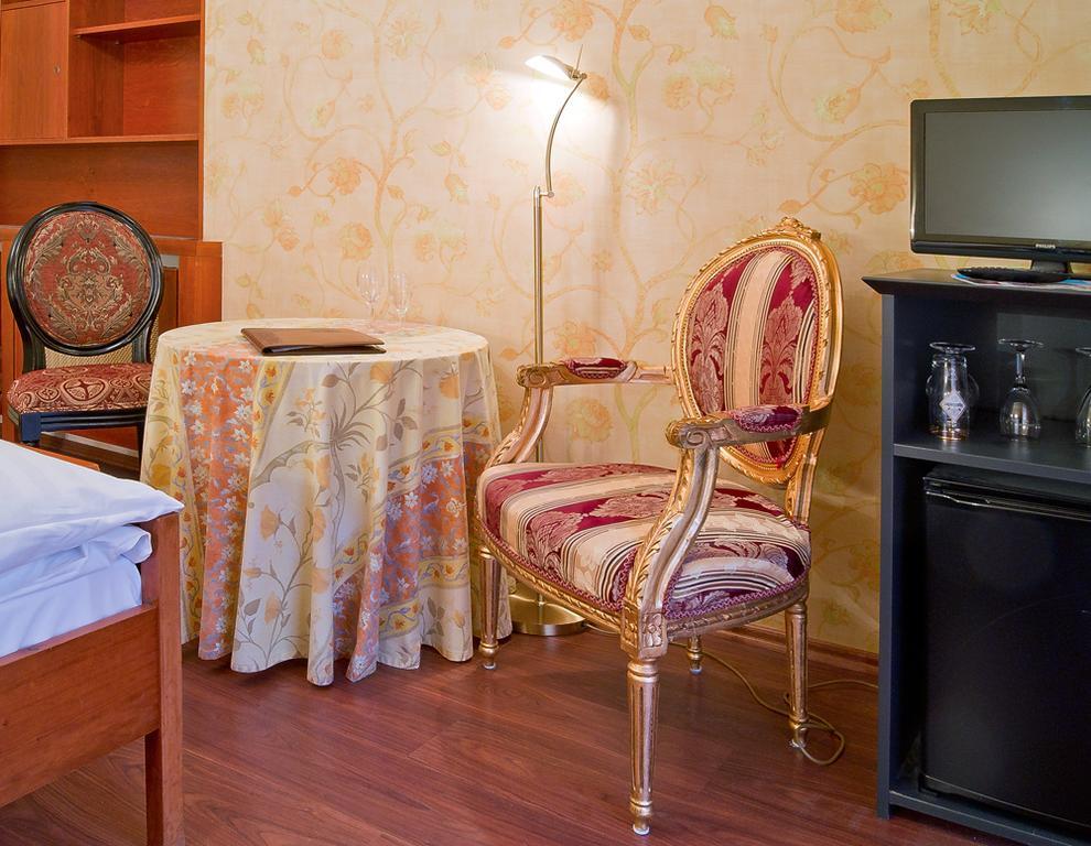 Zum Kranz Garni Hotel Bad Rippoldsau Ruang foto