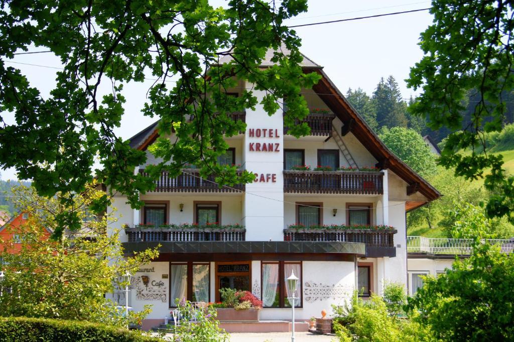 Zum Kranz Garni Hotel Bad Rippoldsau Bagian luar foto